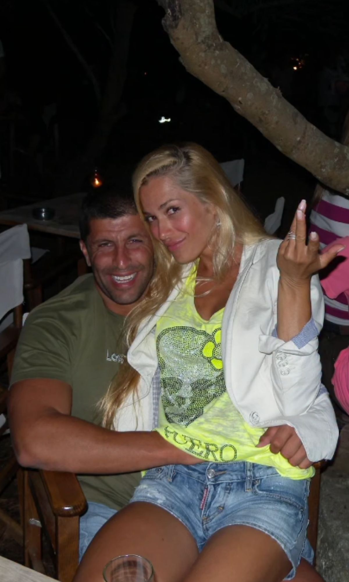 Βικτώρια Καρύδα, Γιάννης Μακρής