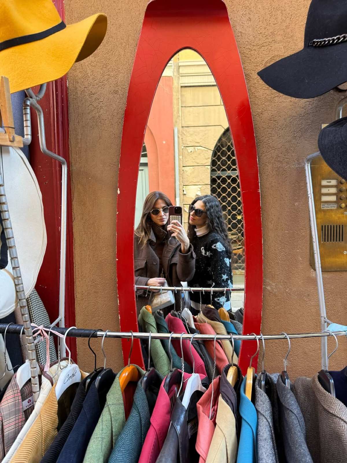 Η Ηλιάνα Παπαγεωργίου στο Μιλάνο με την αδερφή της