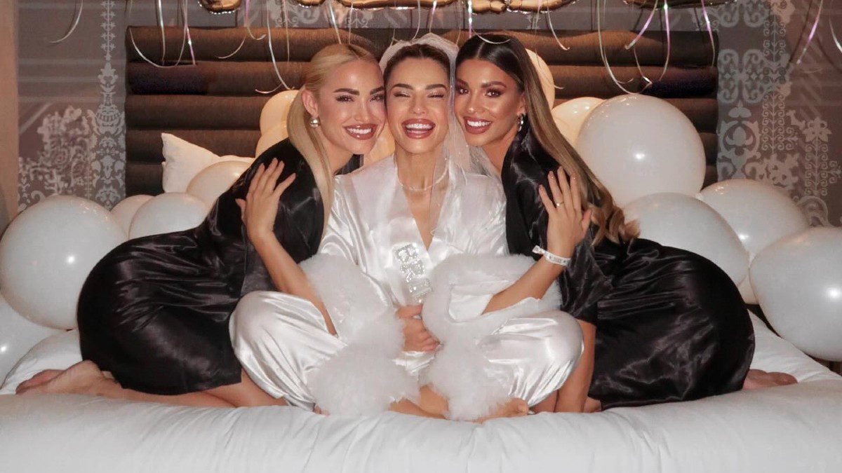 Στιγμιότυπα που ανέβασε η Ιωάννα Τούνη από το bachelorette