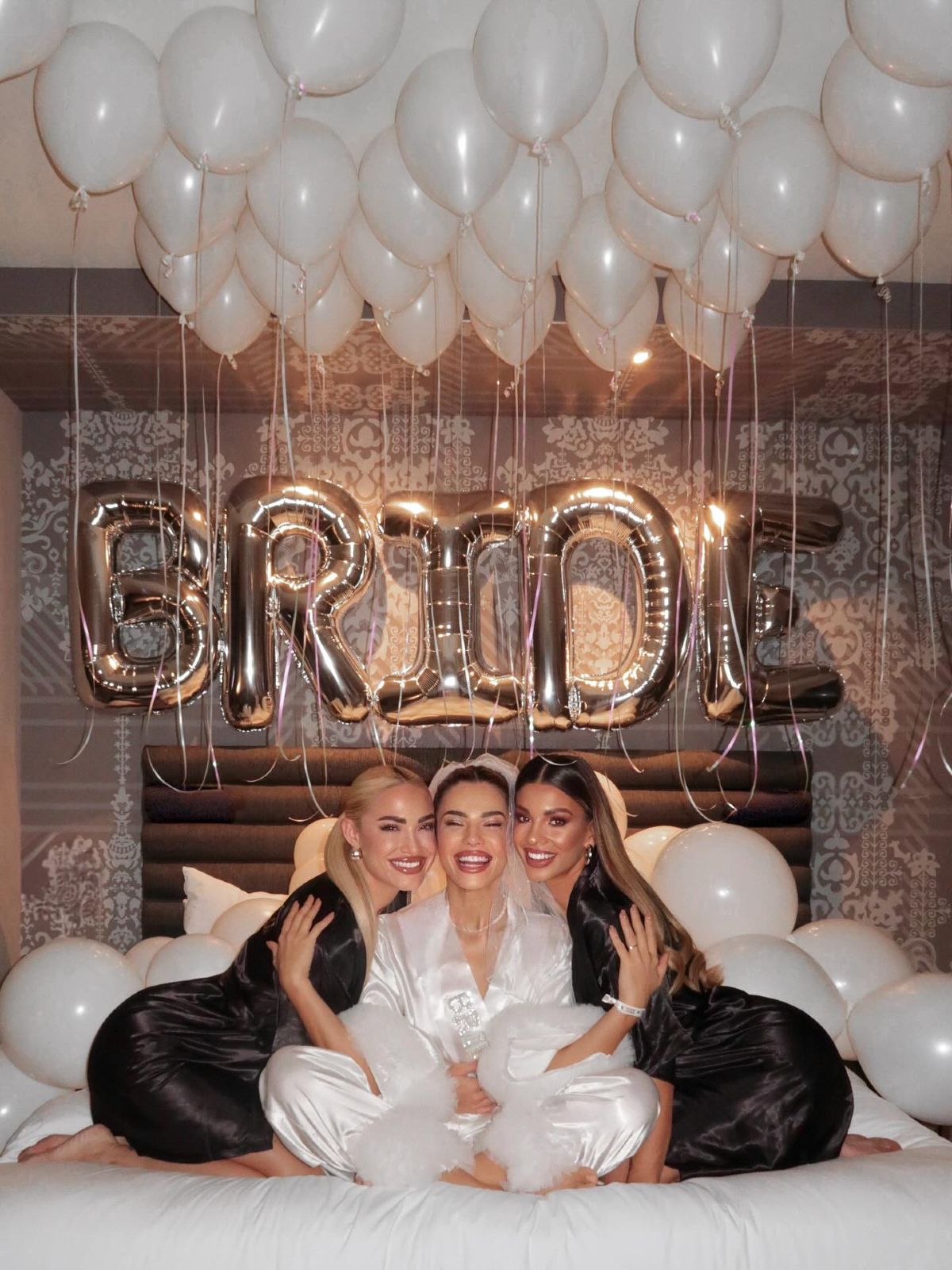 Στιγμιότυπα που ανέβασε η Ιωάννα Τούνη από το bachelorette