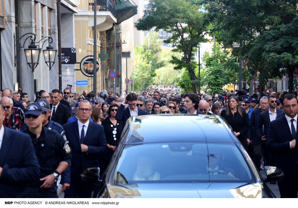 Πομπή Διονύση Σαββόπουλου