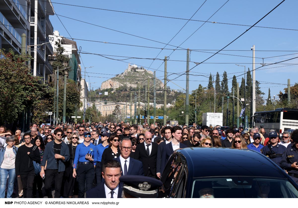 Πομπή Διονύση Σαββόπουλου