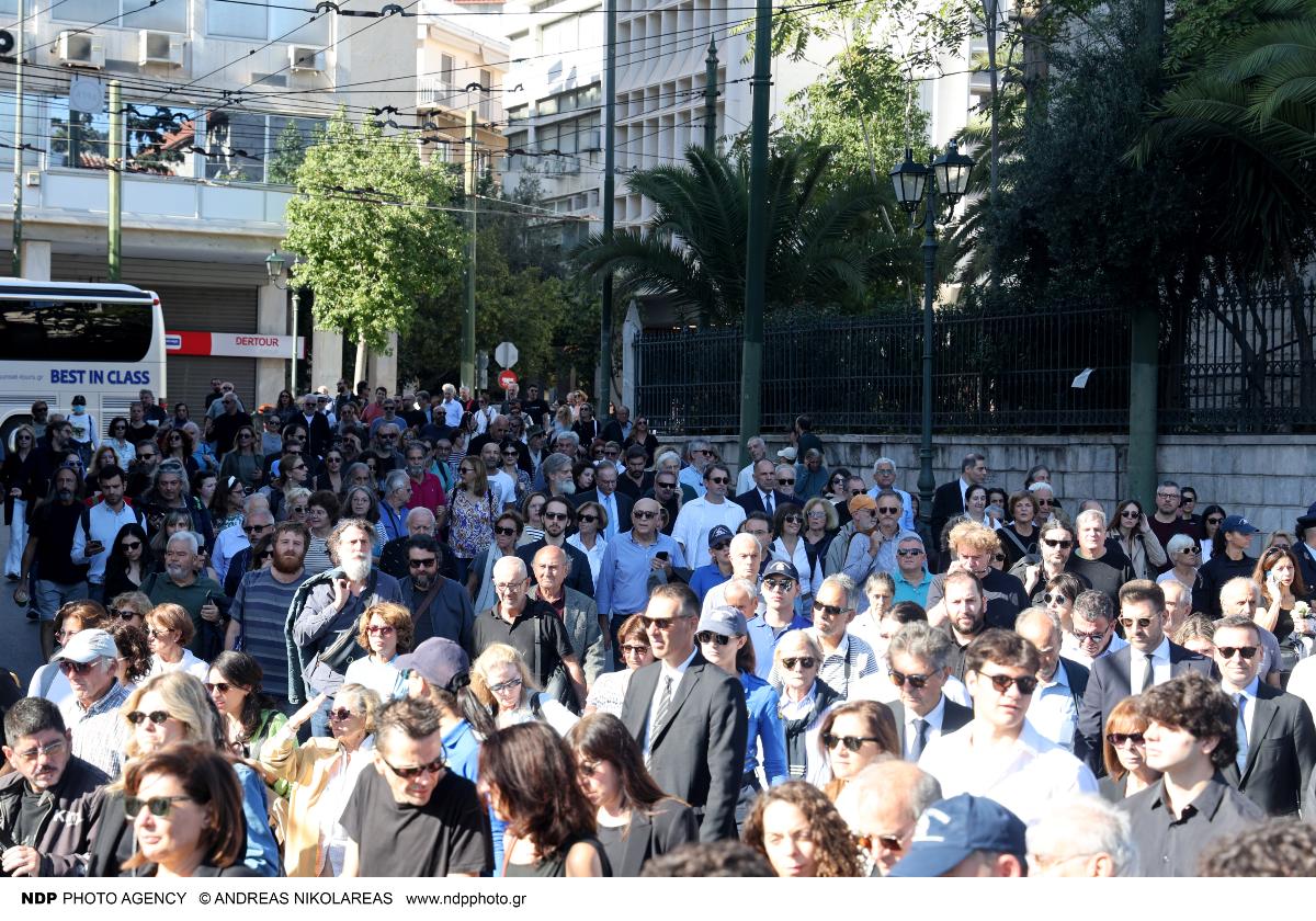 Πομπή Διονύση Σαββόπουλου