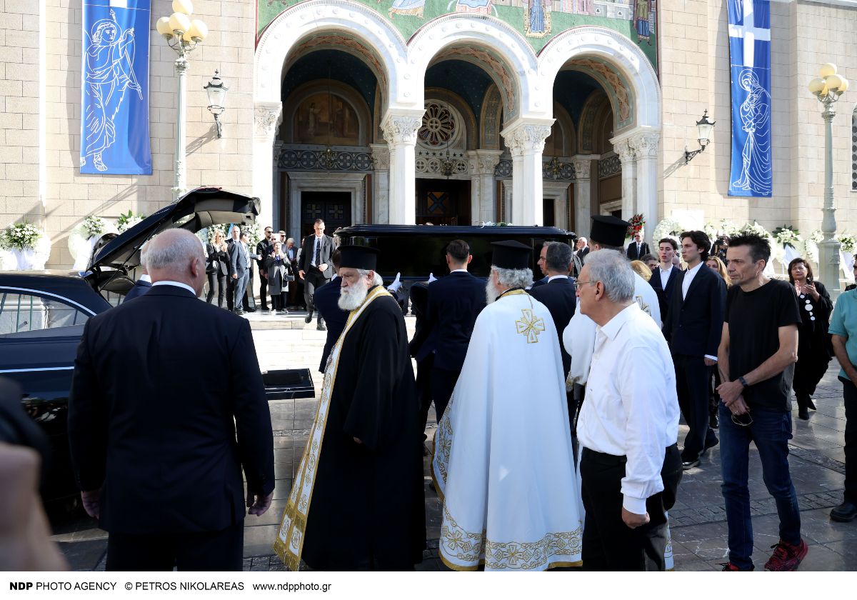Πομπή Διονύση Σαββόπουλου