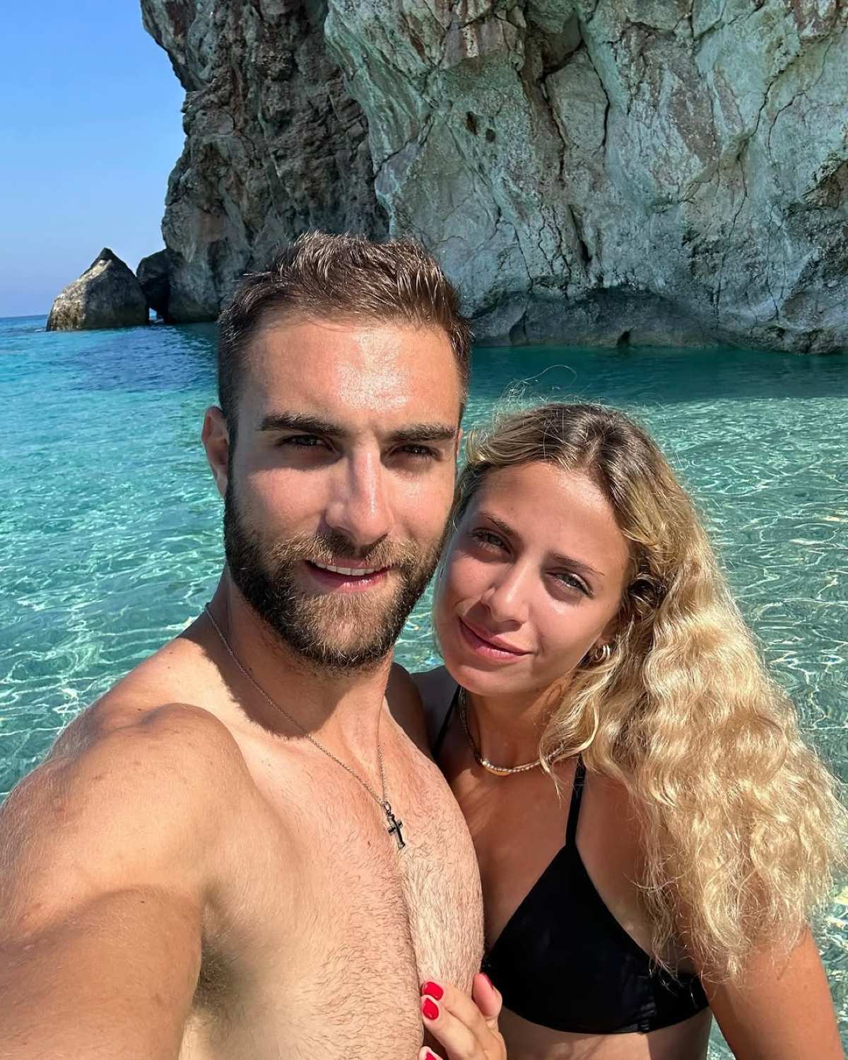 Ο Στέφανος Ντούσκος με την αρραβωνιαστικιά του