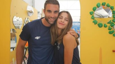 Ο Στέφανος Ντούσκος με την αρραβωνιαστικιά του