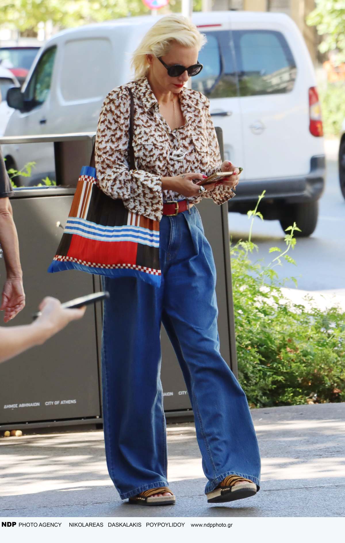 Η Έλενα Χριστοπούλου στο κέντρο της Αθήνας