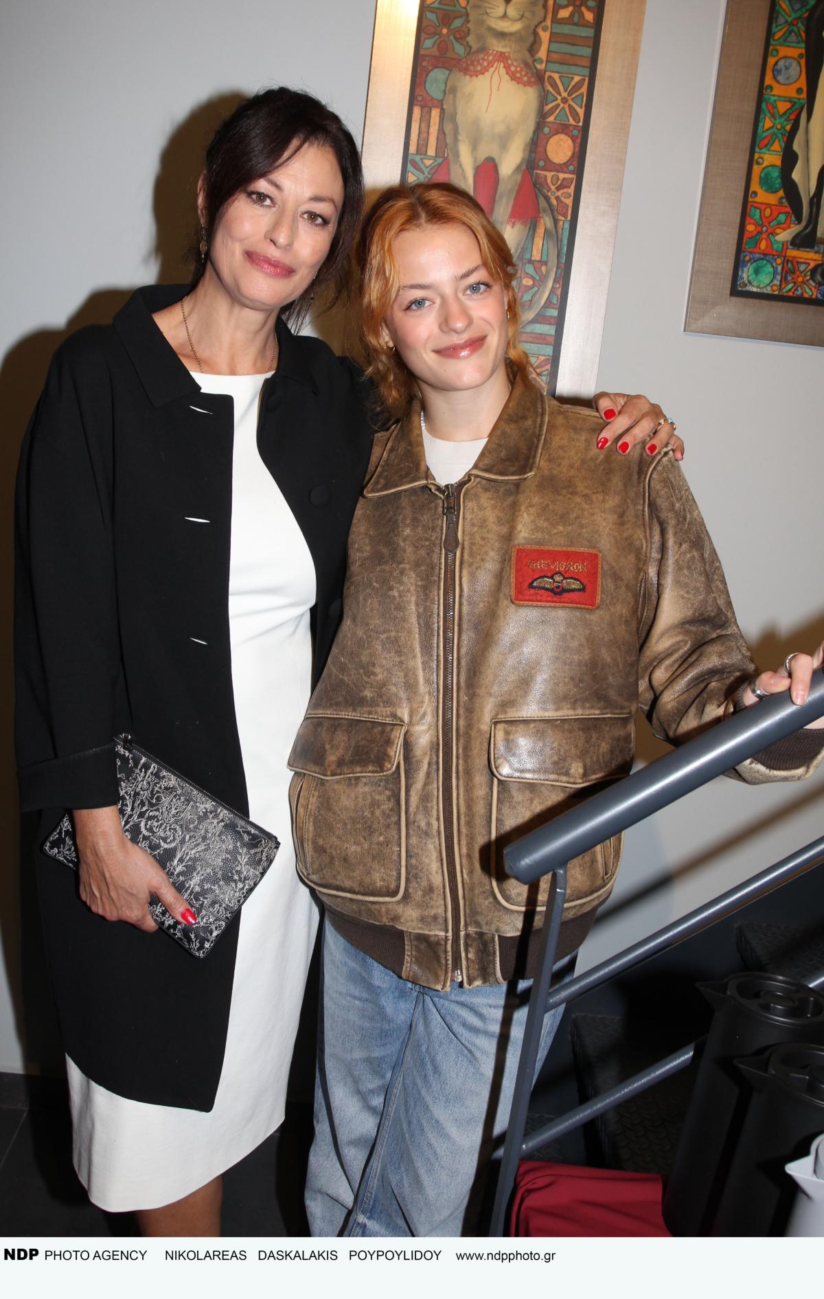 Η Δωροθέα και η Γαία Μερκούρη σε εικαστική έκθεση