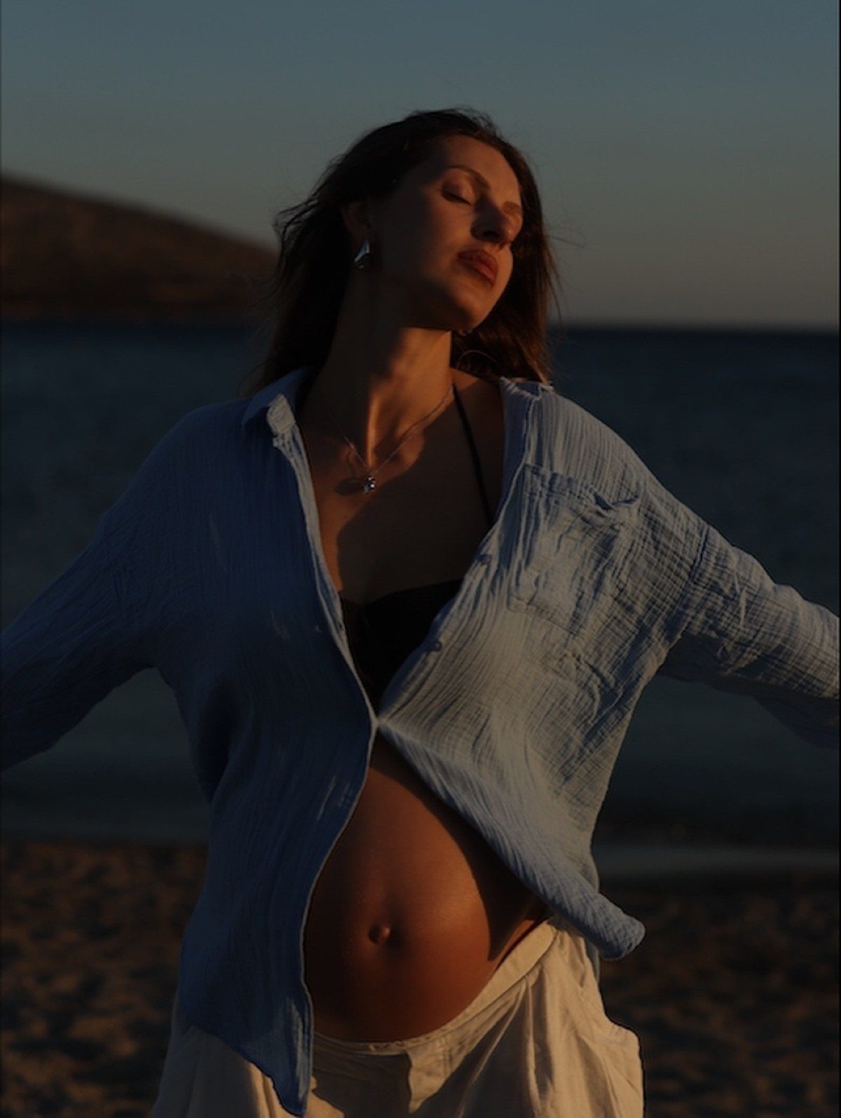 Η Ελισάβετ Δοβλιατίδου έγκυος στην παραλία