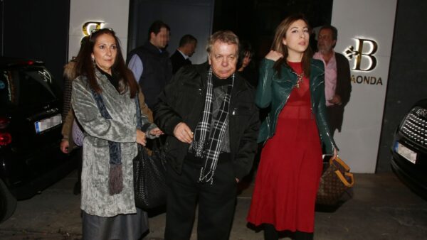 Ο Γιάννης Πουλόπουλος, η κόρη και η σύζυγός του