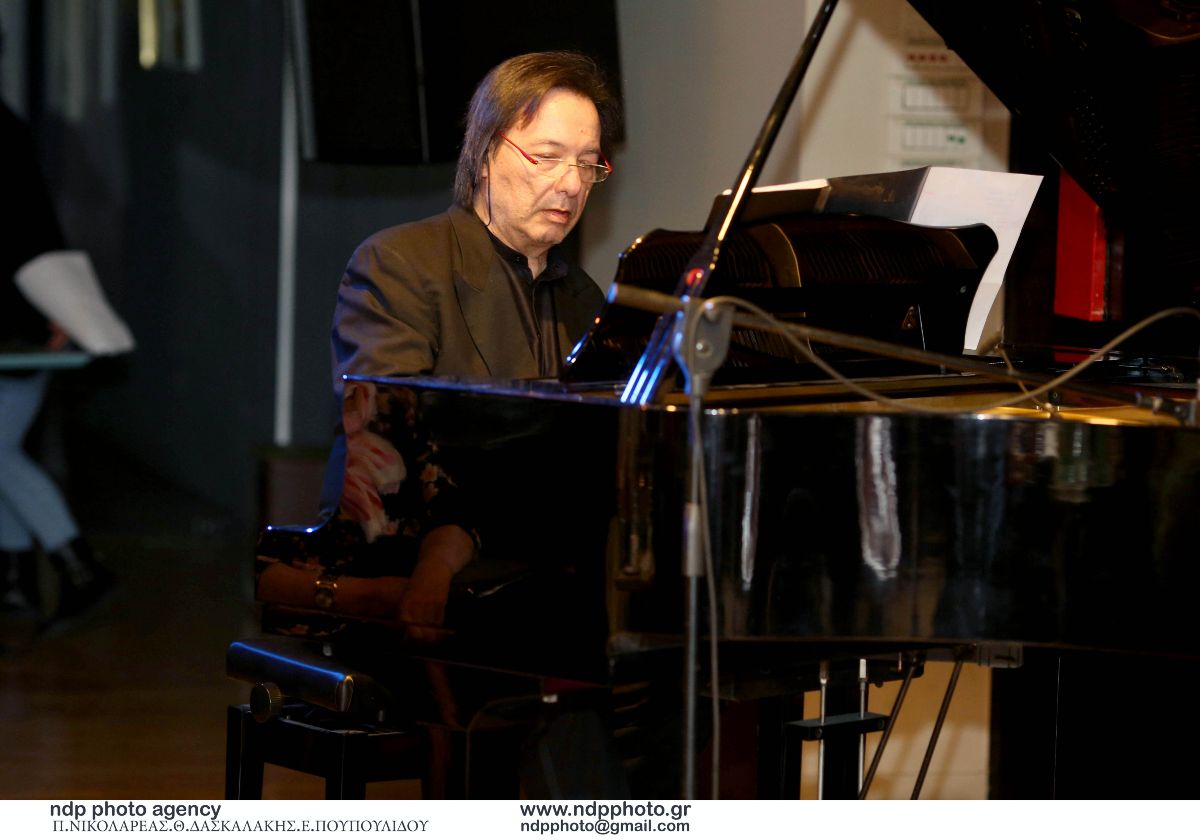 Μουσικό αφιέρωμα στην «Αθηναϊκή Αποκριά» με την υψίφωνο Μάρα Θρασυβουλίδου και τον μαέστρο Γιώργο Νιάρχο 