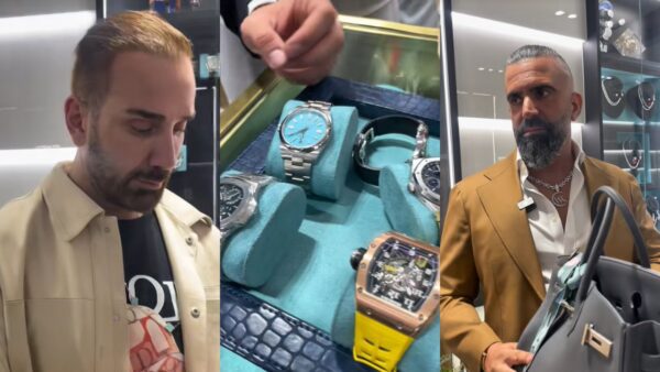 Ο Νίκος Κοκλώνης στη Νέα Υόρκη σε κατάστημα με ρολόγια