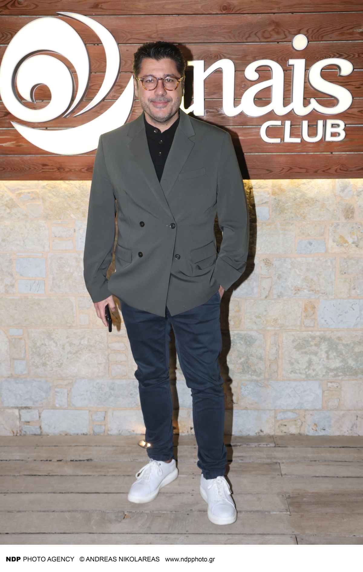 Ο Λάμπρος Κωνσταντάρας στον γάμο του Γιώργου Λιβάνη και της Ανδρομάχης