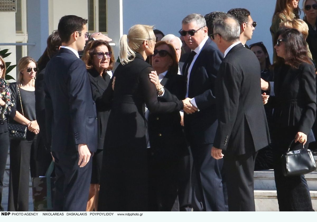 Μπέσσυ Λαιμού-Διαμαντής Λαιμός