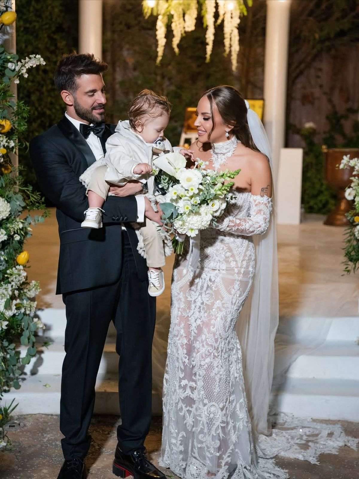 η Ανδρομάχη Δημητροπούλου και ο Γιώργος Λιβάνης στον γάμο τους με τον γιο τους