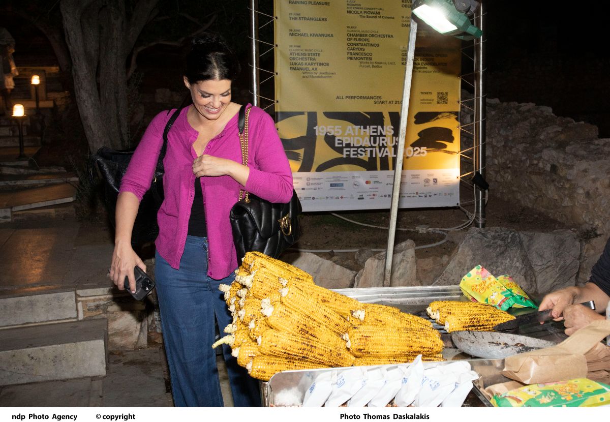 Η Μαρία Κορινθίου παίρνει καλαμπόκι