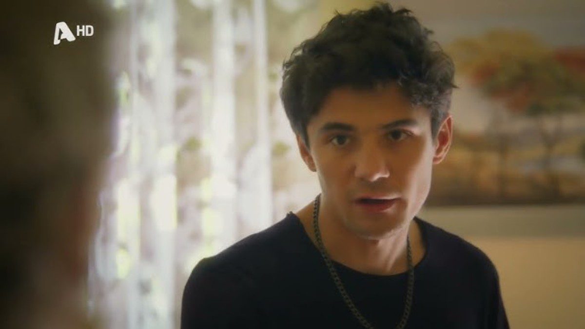 Να μ'αγαπάς Λευτέρης