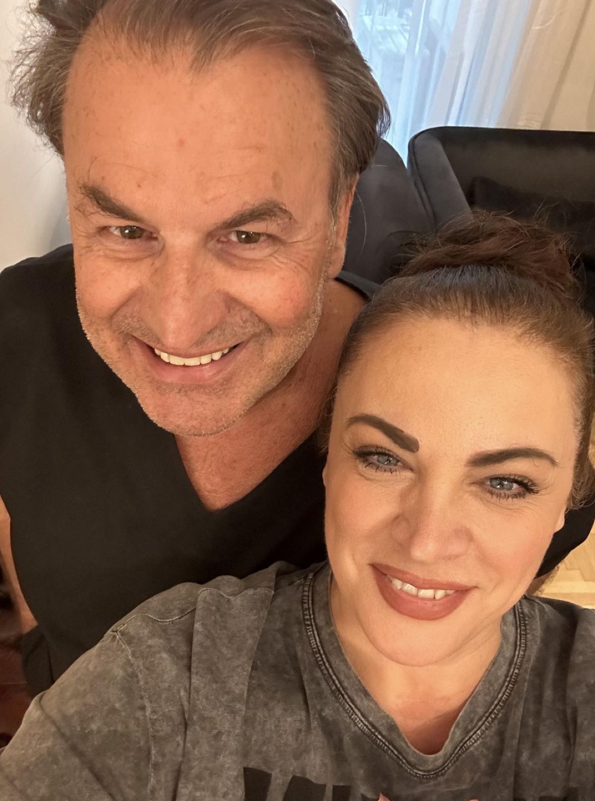 Η Νένα Χρονοπούλου και ο χειρούργοε της