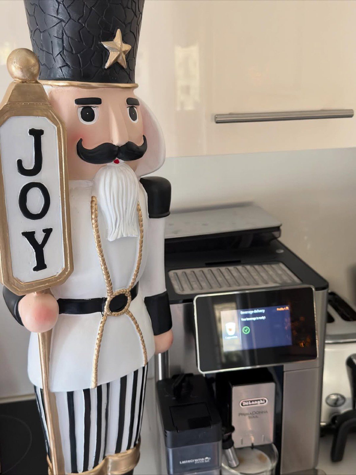 Ο στολισμός του Ουγγαρέζου στο σπίτι του για τα Χριστούγεννα