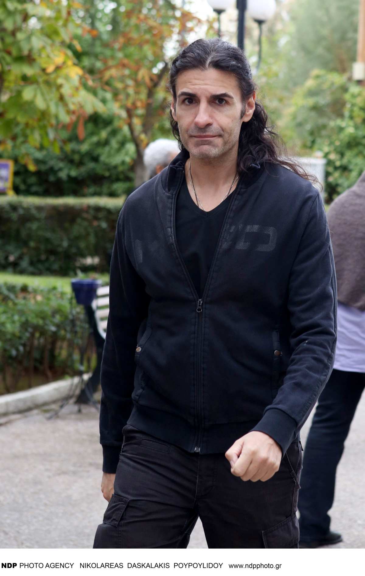 Ο Παναγιώτης Πρετράκης στη κηδεία του Γιώργου Νιάρχου