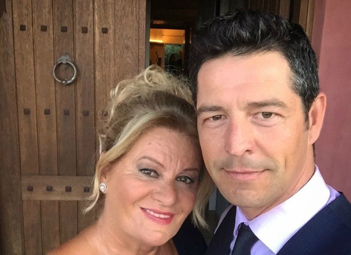 Ο Απόστολος Ρουβάς με την μητέρα του