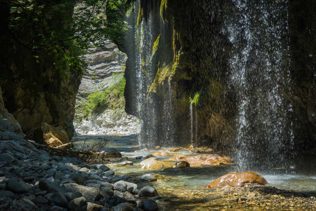 Πάντα Βρέχει