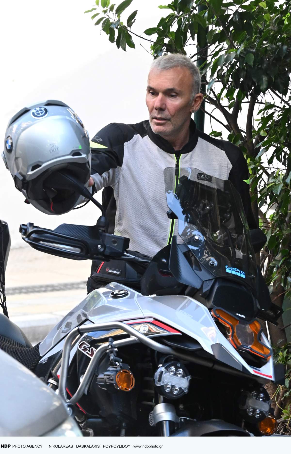 Ο Στέλιος Ρόκκος με την μηχανή του