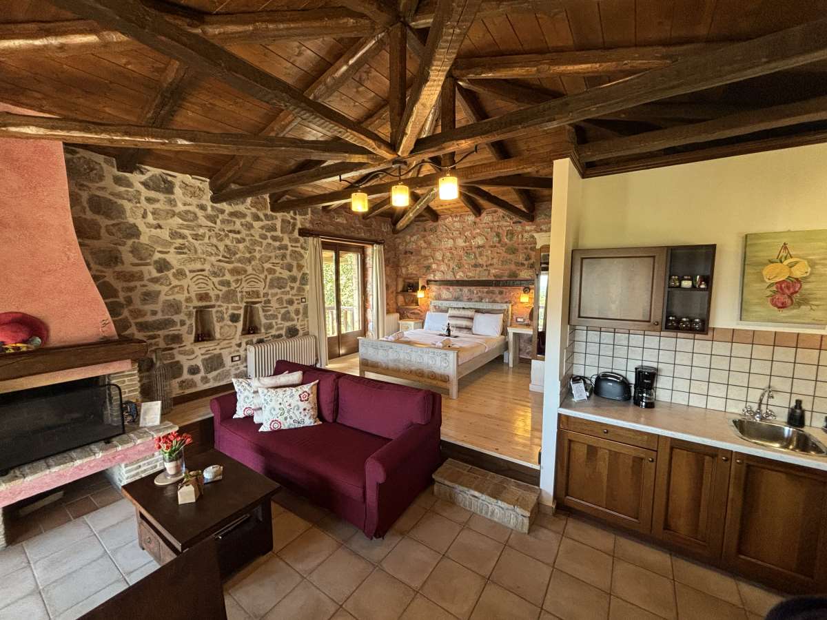 Εύχαρις Filoxenon