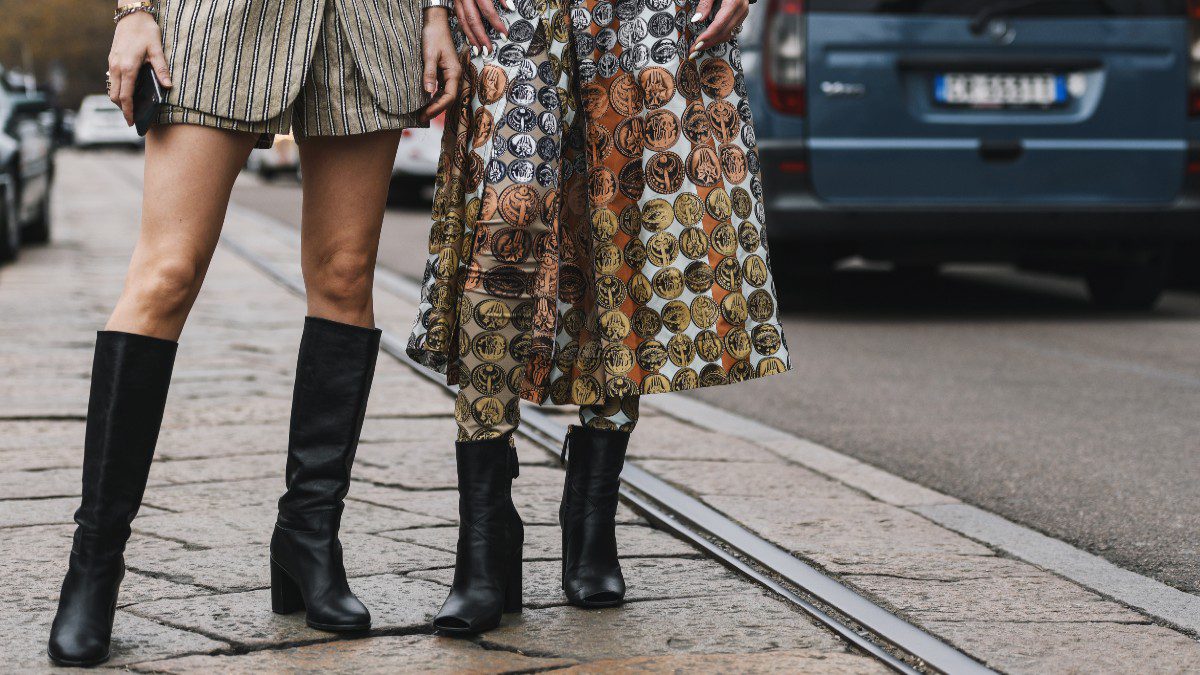 Συνδυασμός μπότες και σορτς στο street style
