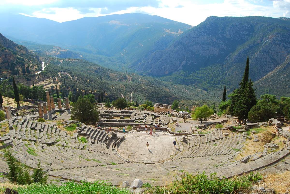 αρχαίο θέατρο Δελφοί