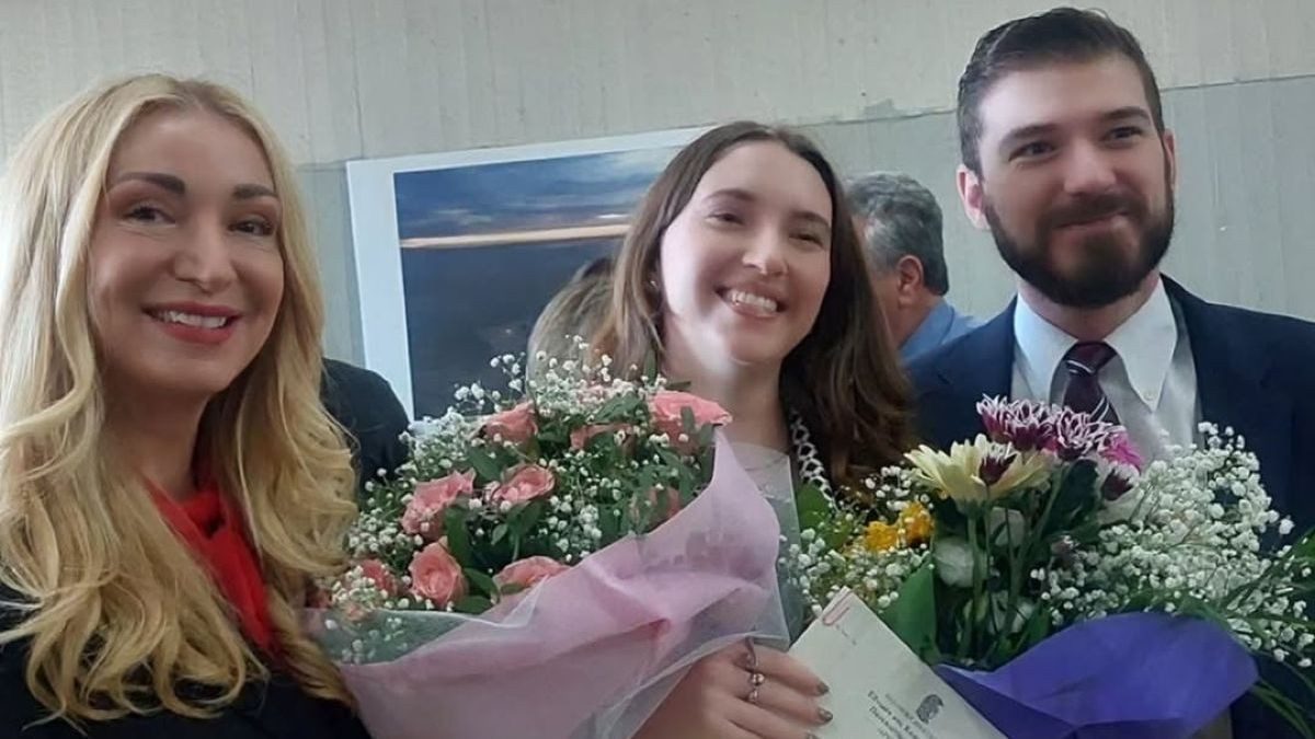 Η Ζέτα Θεοδωρακοπούλου στην αποφοίτηση της κόρης της