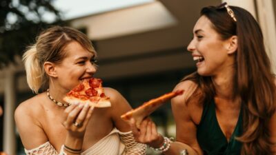 Διατροφή γυναίκες σε εστιατόριο