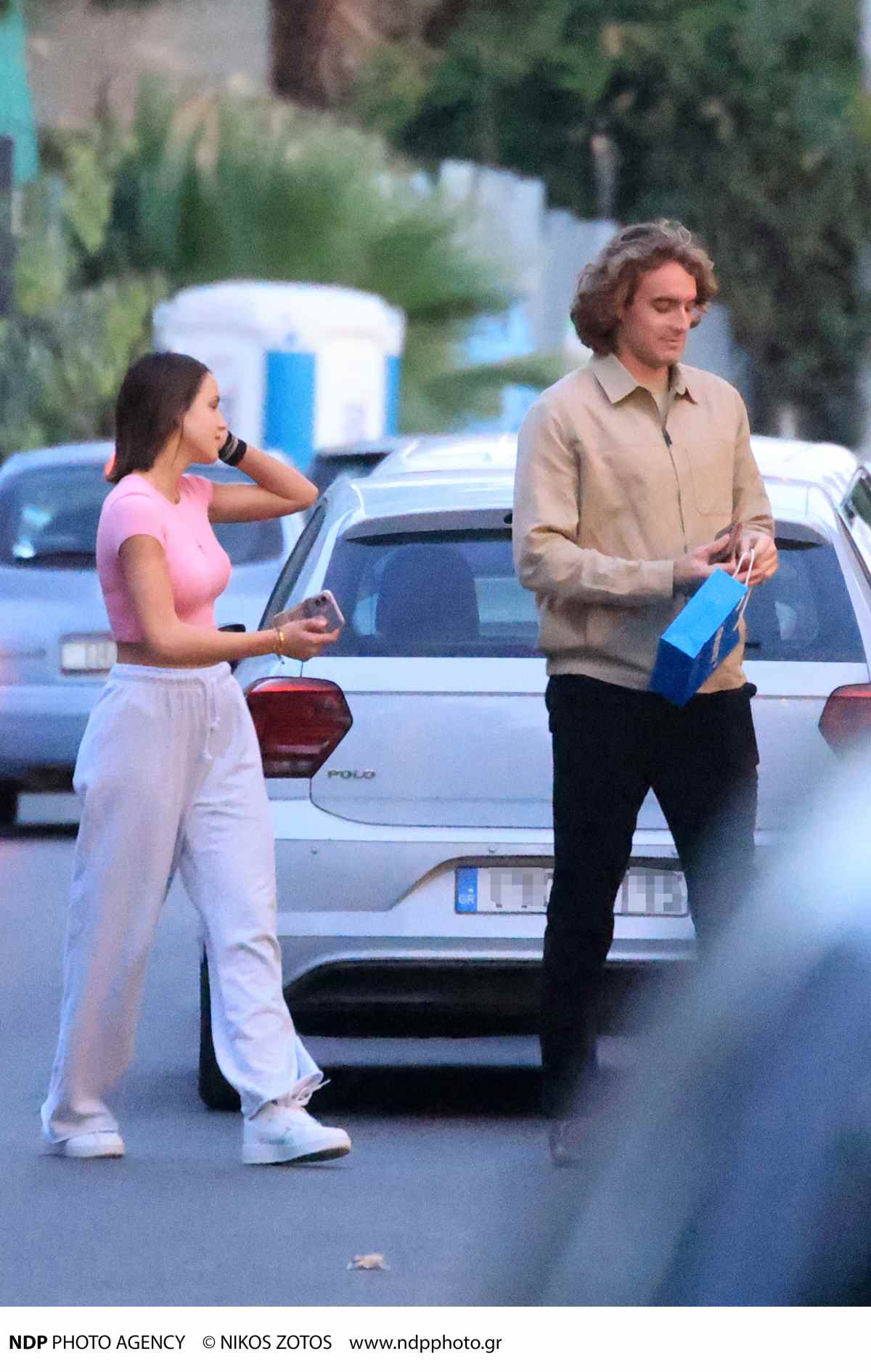 Ο Στέφανος Τσιτσιπάς με την αδελφή του στη Γλυφάδα