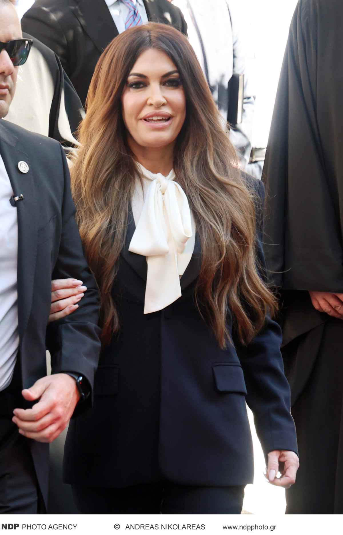 Κίμπερλι Γκίλφοϊλ: Συναντήθηκε με τον Αρχιεπίσκοπο Ιερώνυμο - Η λαμπερή εμφάνισή της