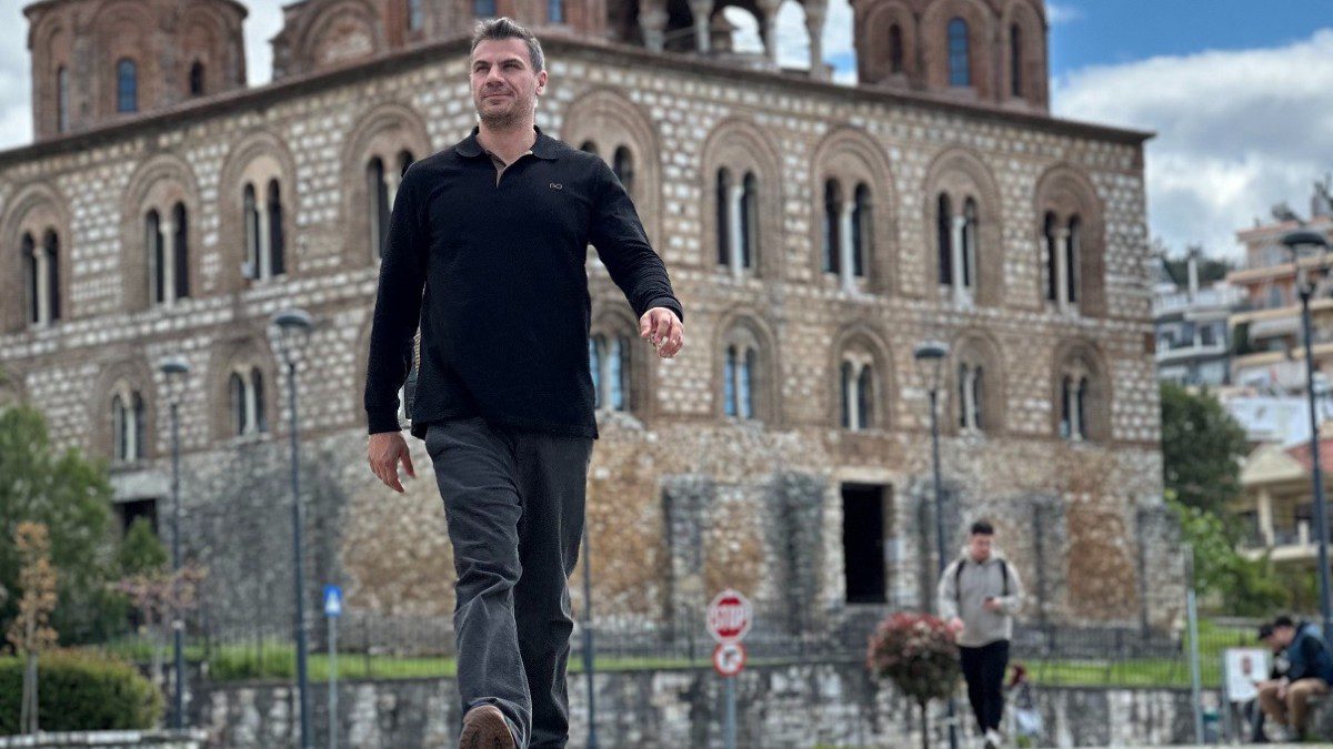 Άκης Πετρετζίκης