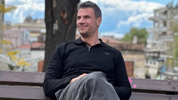 Άκης Πετρετζίκης