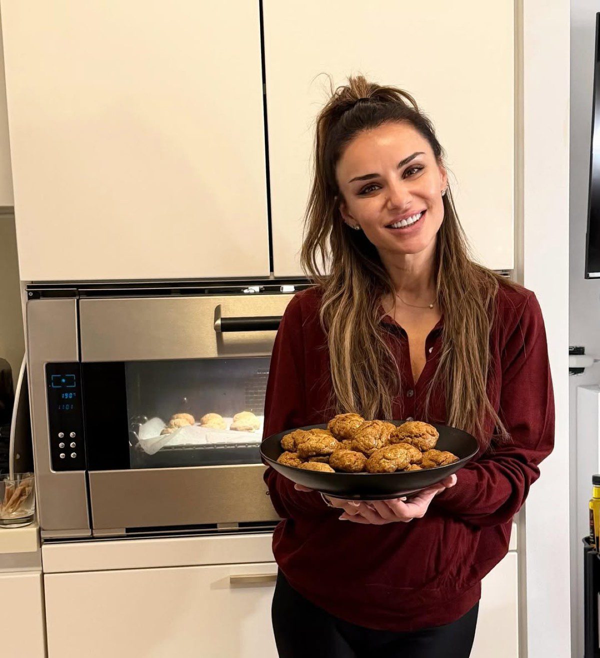 Η Ελένη Τσολάκη φτιάχνει μελομακάρονα