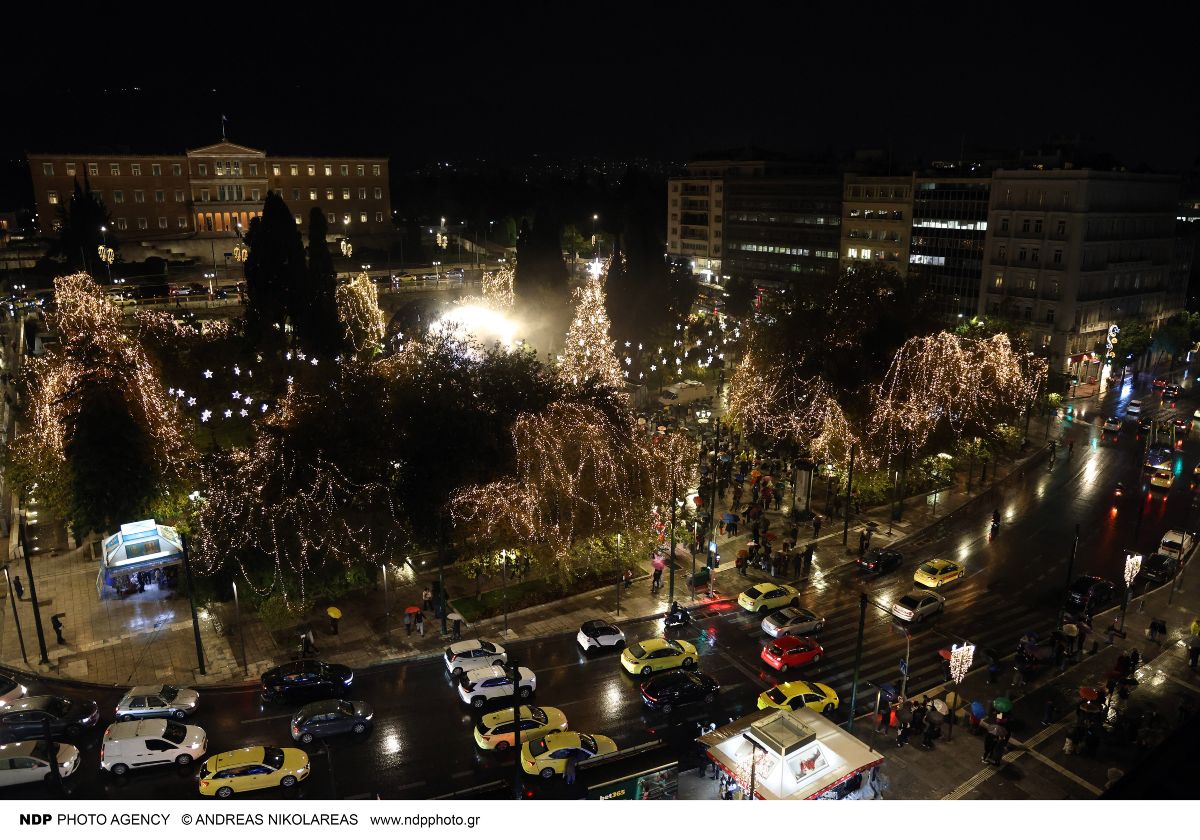 Φωταγώγηση δέντρο Σύνταγμα