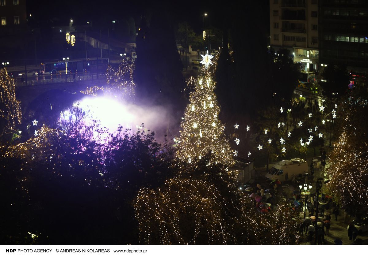 Φωταγώγηση δέντρο Σύνταγμα