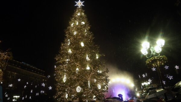 Φωταγώγηση δέντρο Σύνταγμα