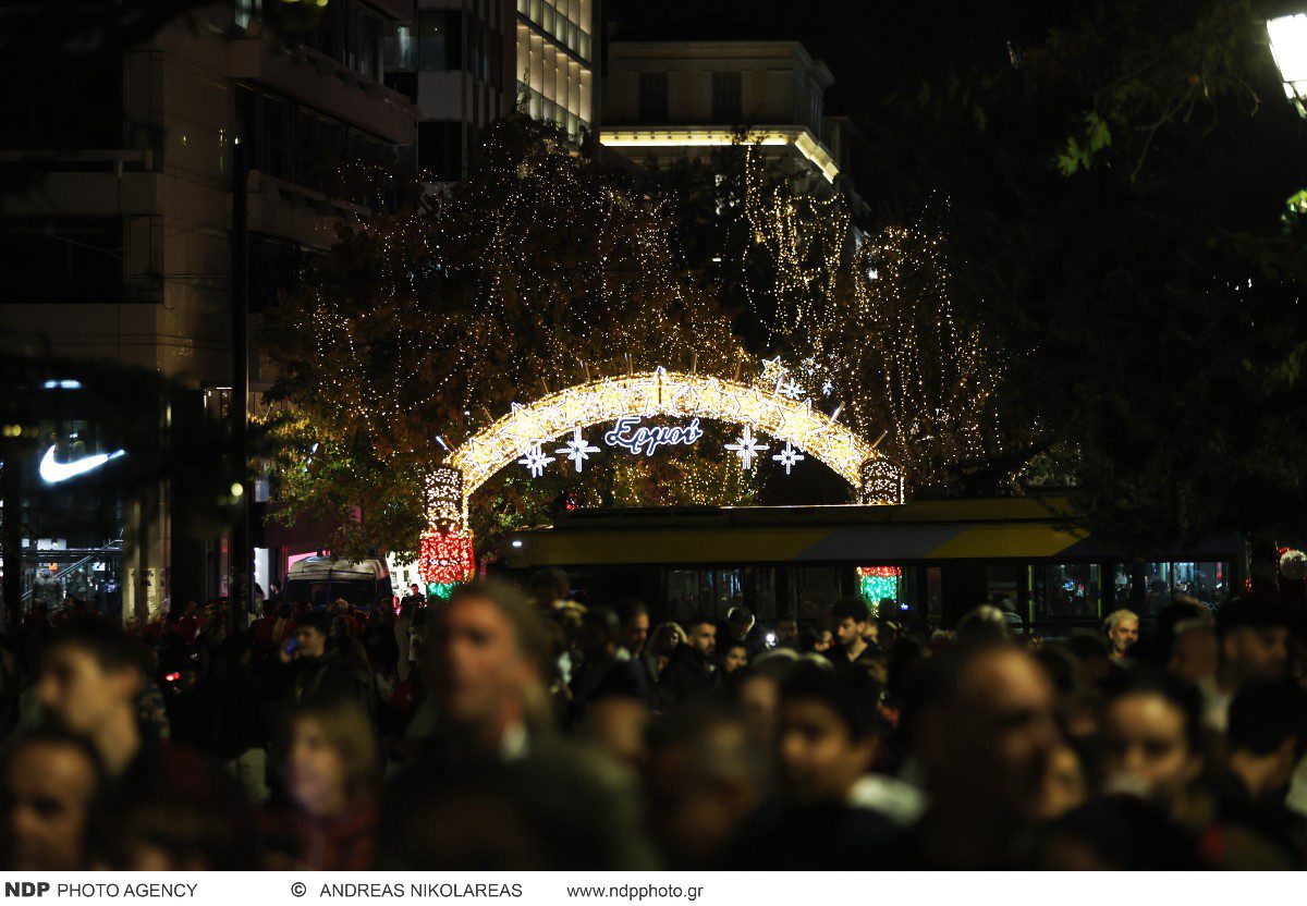 Φωταγώγηση δέντρο Σύνταγμα