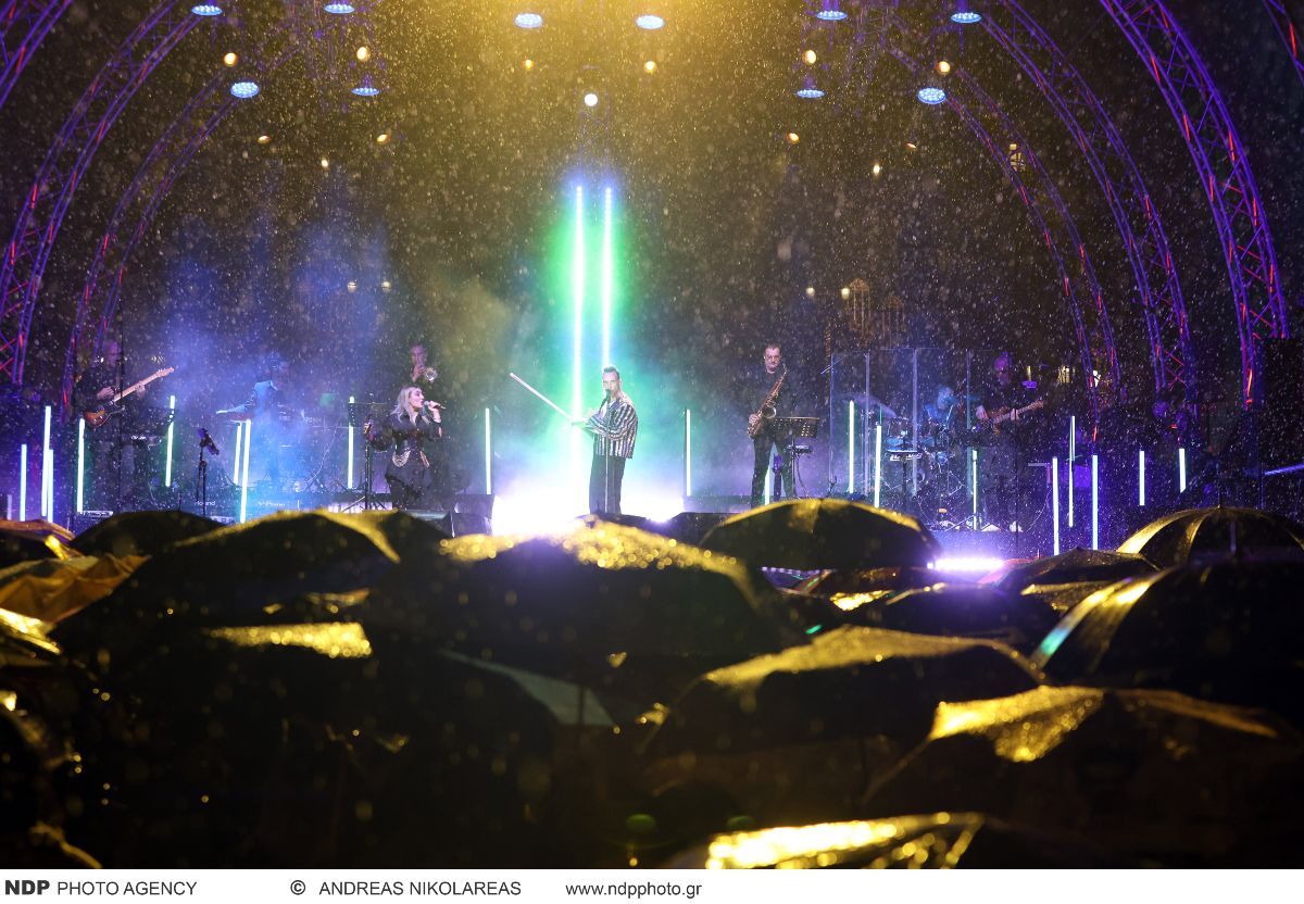 Φωταγώγηση δέντρο Σύνταγμα