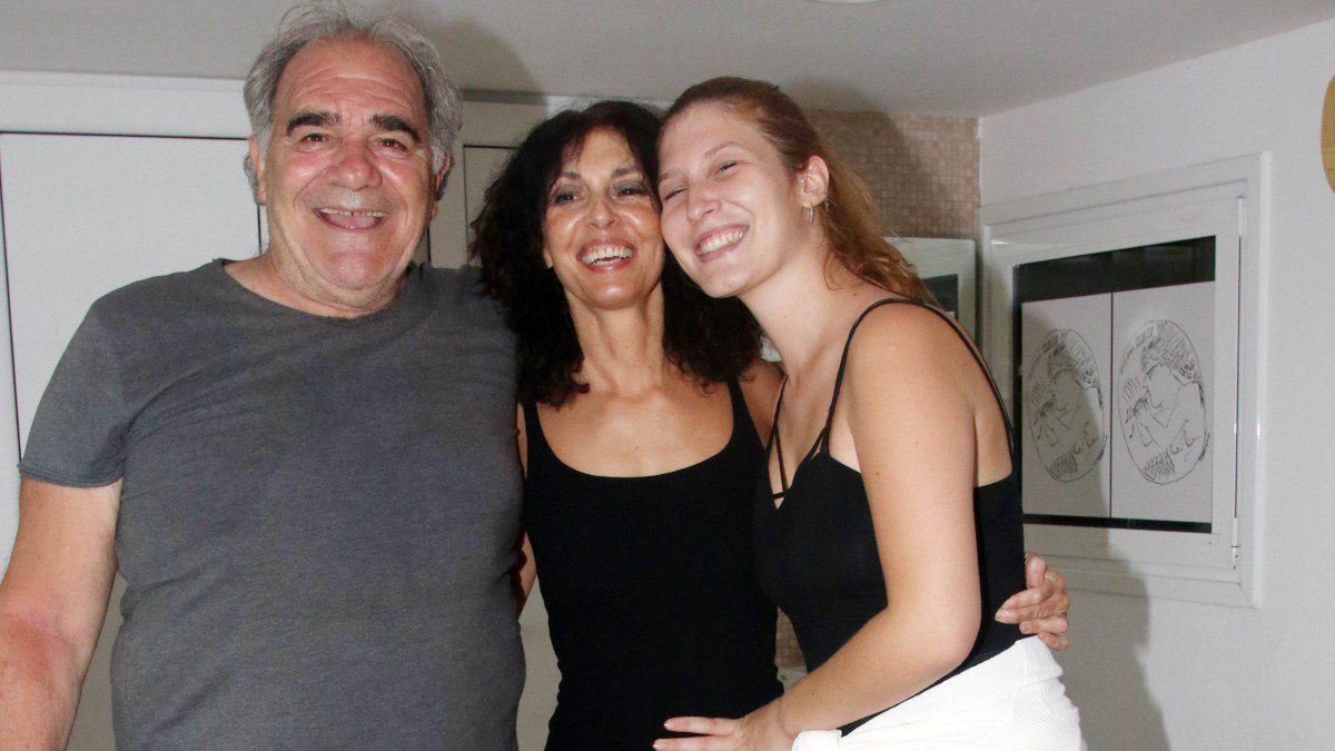 Η Δήμητρα Παπαδήμα με τον Γιάννη Μποσταντζόγλου και την κόρη τους, Θαλασσινή Βοσταντζόγλου