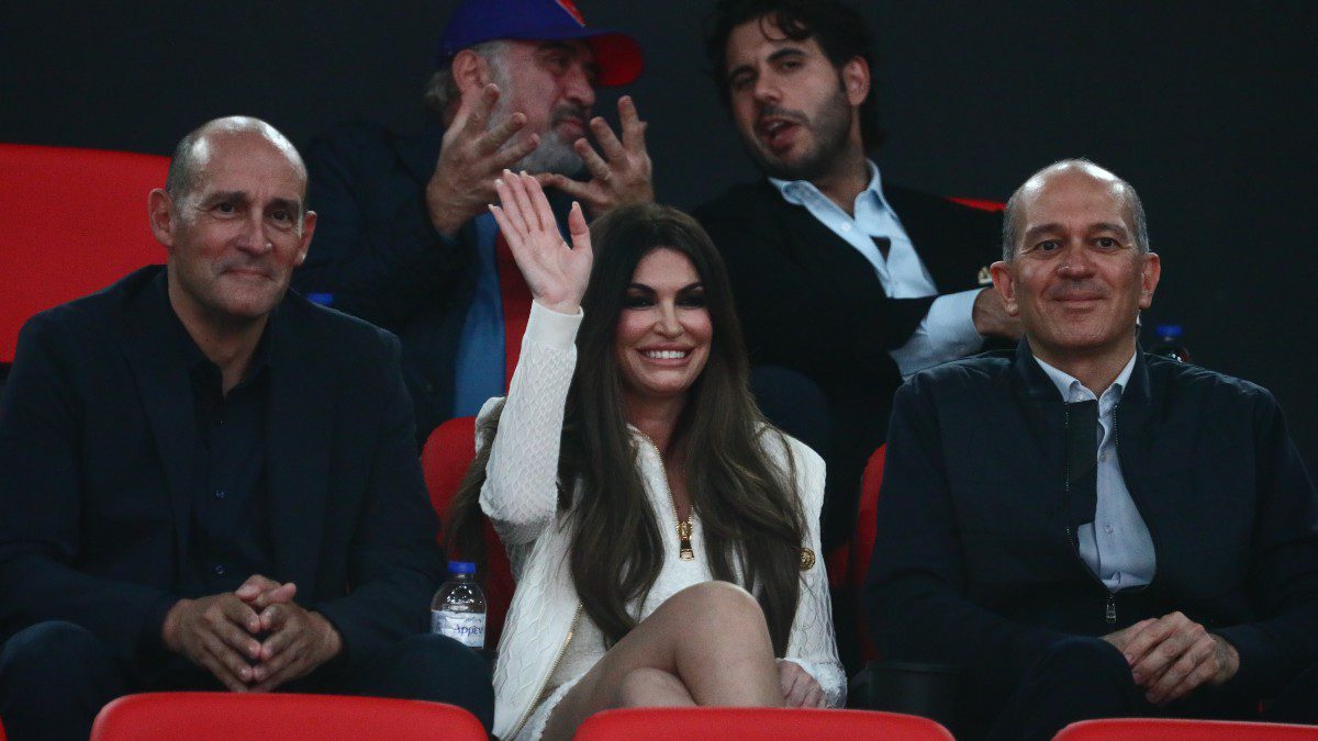 Η Κίμπερλι Γκιλφόιλ στο ΣΕΦ με τους αδερφούς Αγγελόπουλους