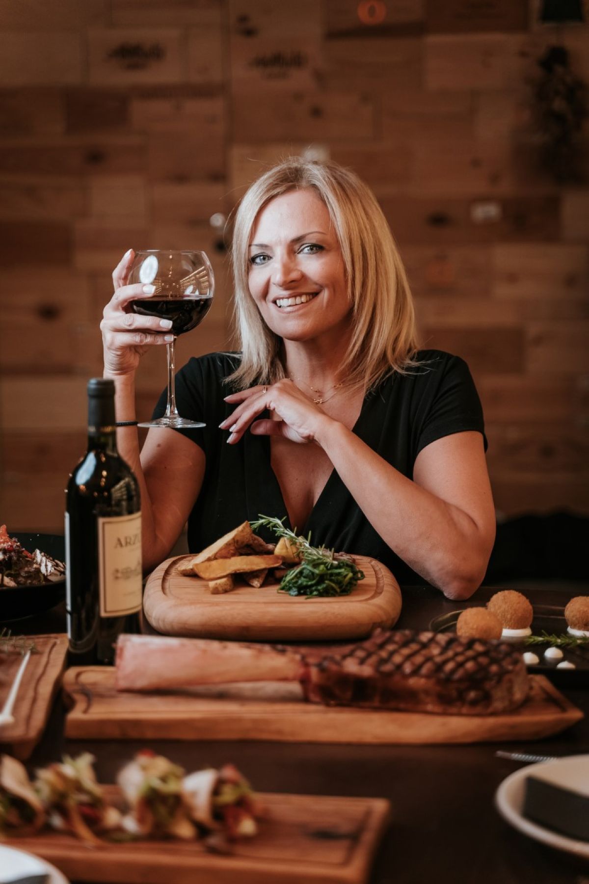 Meat the Stars Χριστίνα Λαμπίρη