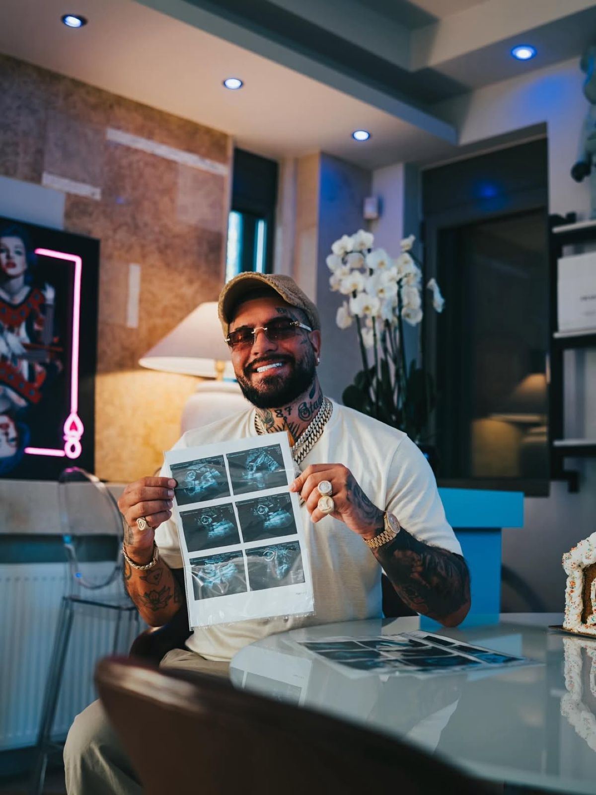 O Snik με τον υπέρηχο του παιδιού του