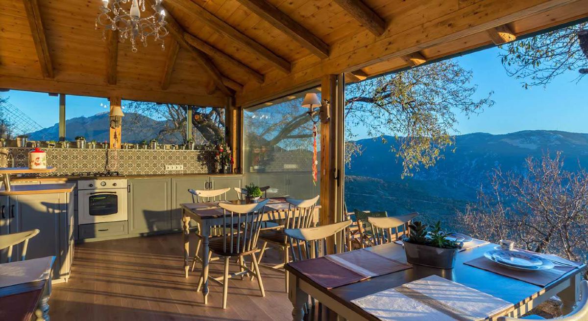 almond house κουζίνα