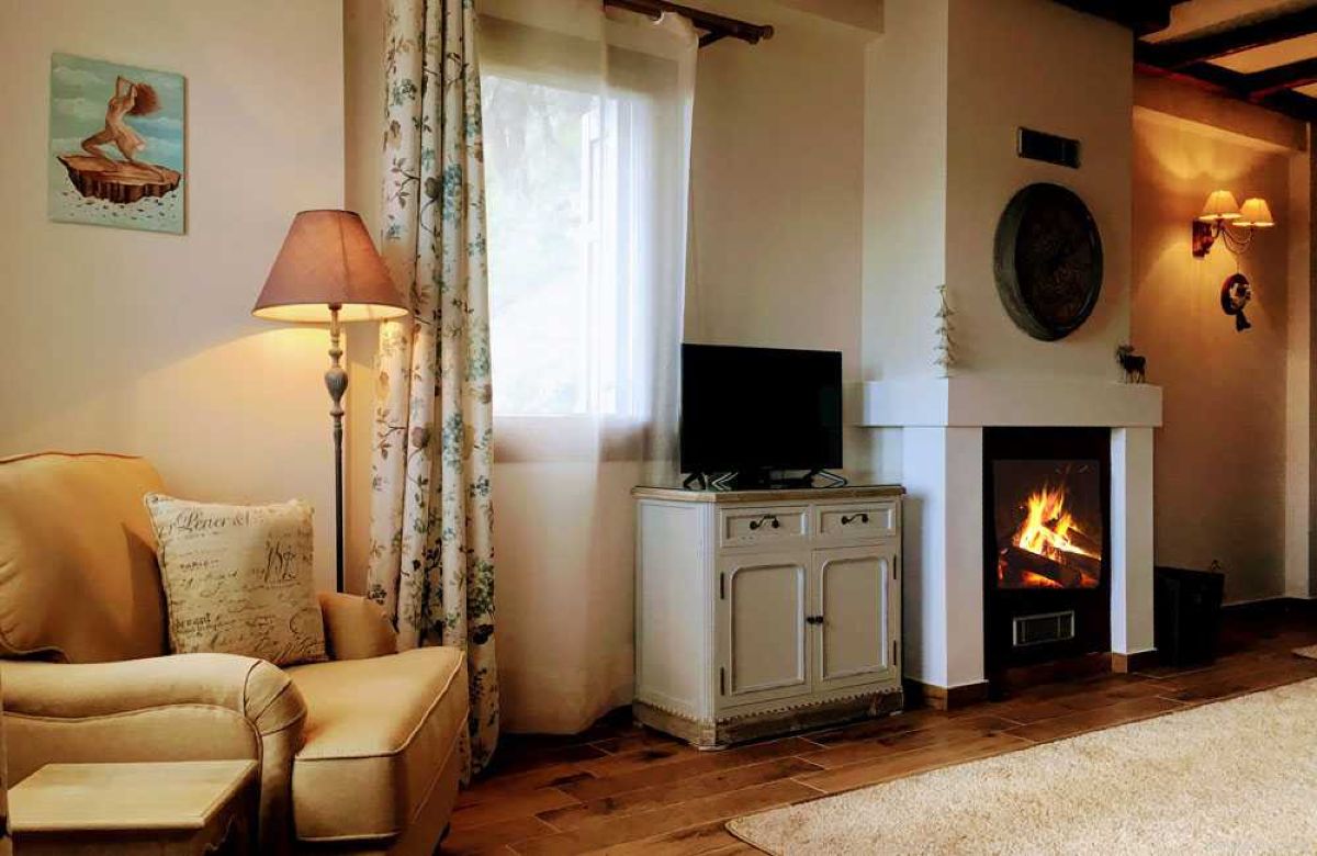 almond house τζάκι