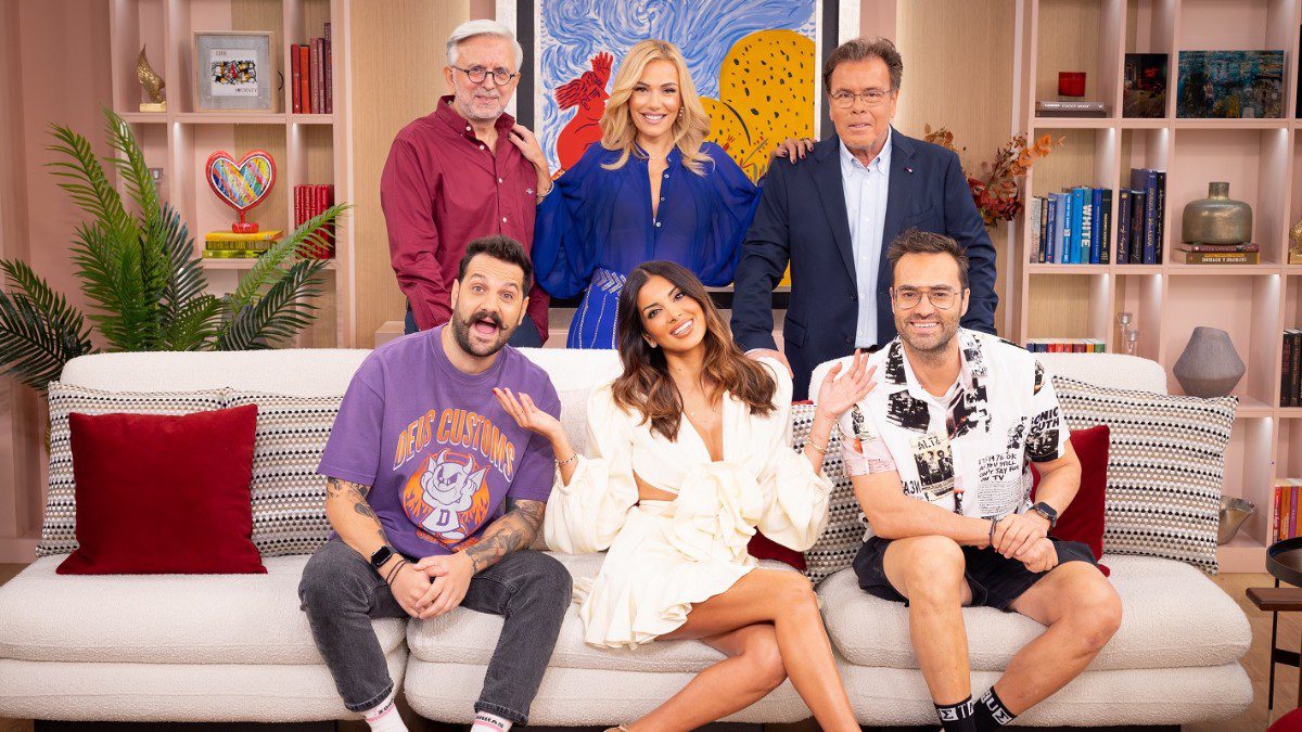 Η Σταματίνα Τσιμτσιλή με την ομάδα του Happy Day