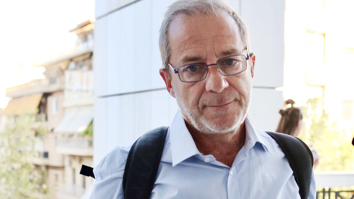 Ο Δημήτρης Λιγνάδης έξω από το δικαστήριο